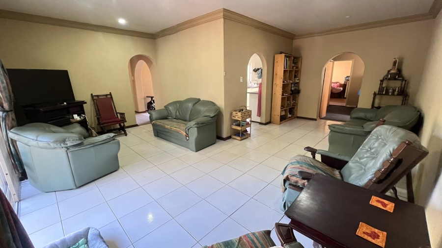 4 Bedroom Property for Sale in Langenhovenpark Free State